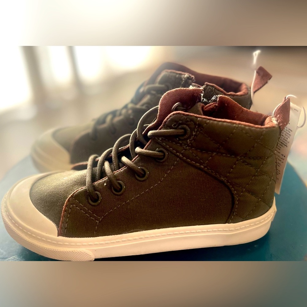 Old Navy Toddler Sneakers. Color Army Green. Size 9.